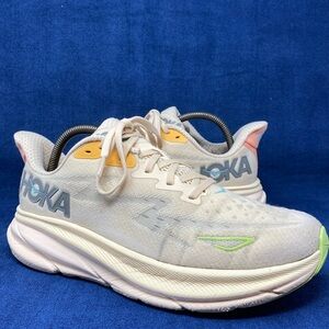 Hoka One Clifton 9 Vanilla Astral Womens Running Sneakers Size 10D WIDE